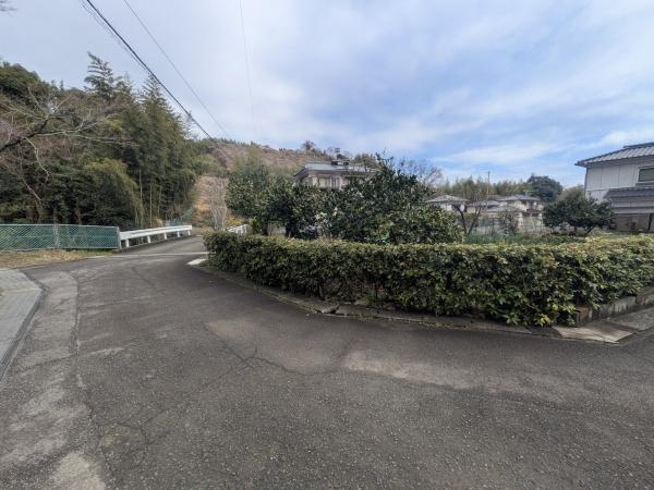 大字政所　土地の前面道路含む現地写真|前面道路含む現地(2026年3月撮影)