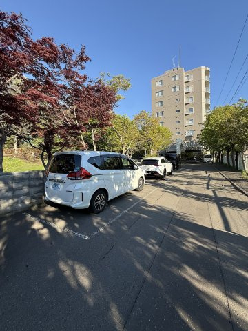 コープ野村月寒西の駐車場