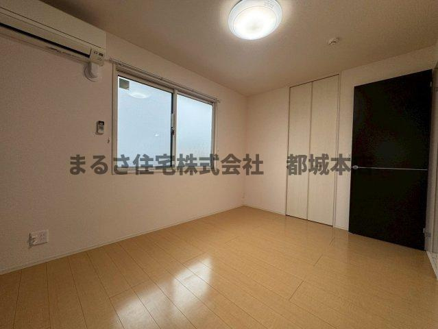 都城市下川東２丁目のアパートの洋室|A202の写真です