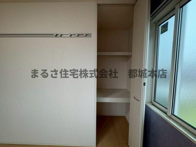 都城市下川東２丁目のアパートの収納|A202の写真です