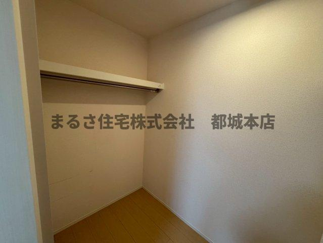 都城市下川東２丁目のアパートの収納|A202の写真です