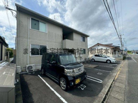 都城市下川東２丁目のアパート