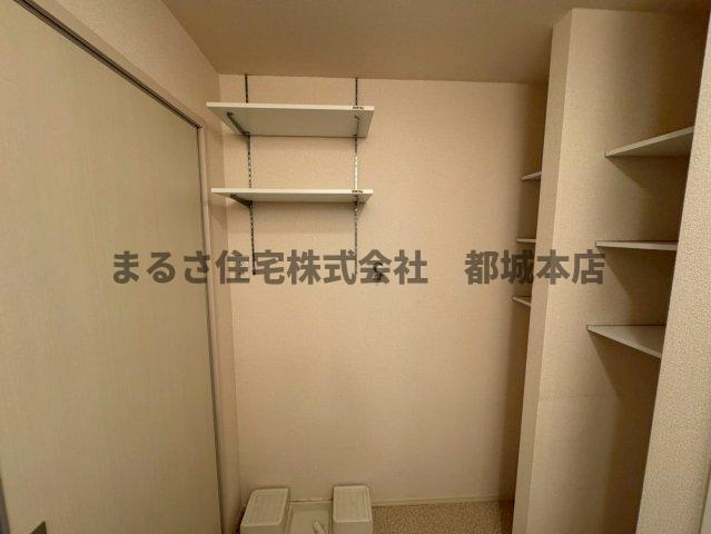 都城市下川東２丁目のアパートの収納|A202の写真です