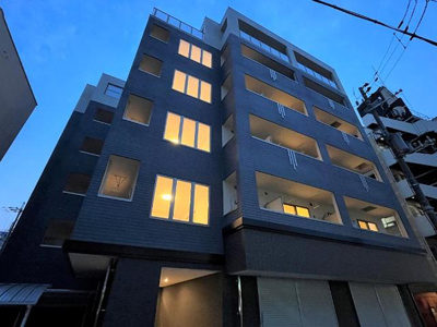 【外観】 | エストレージャ | 外観写真（夜）