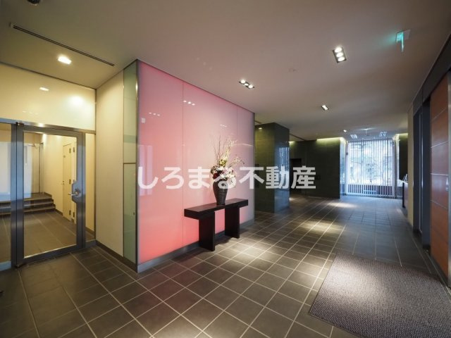 クロスレジデンス大阪新町のロビー