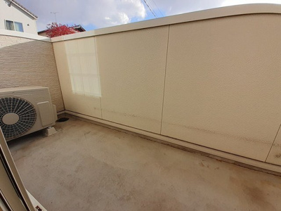 【バルコニー】 | シエロ・イリーデ | 外からの目が気にならないバルコニーで洗濯物が干せます