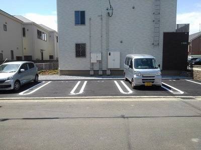 【駐車場】 | ラ・ルーノ１番館 | 駐車場があるので、車を買う予定の方も安心です