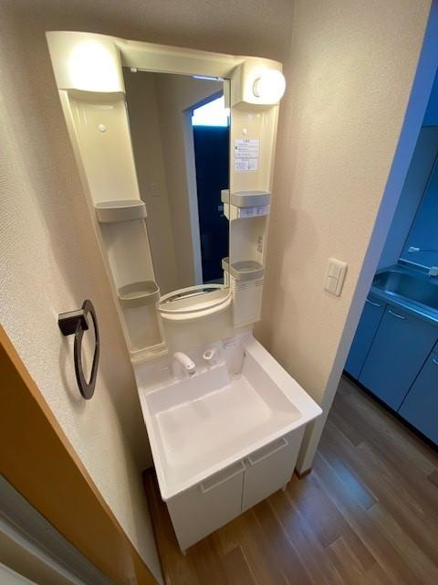 サクラハイツの洗面所|明るい洗面所です