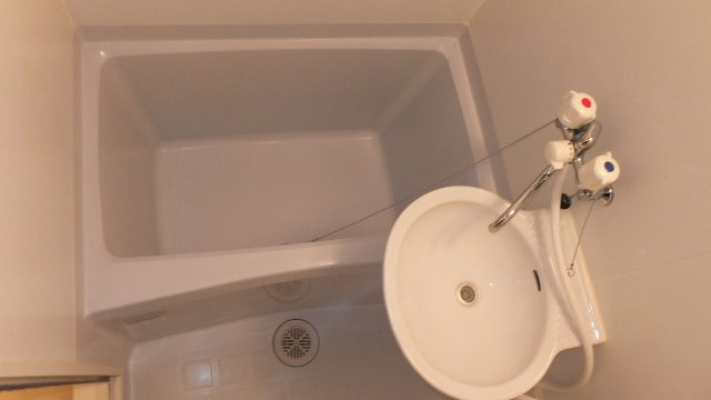 レオパレス六甲北の浴室|セパレートタイプのお風呂