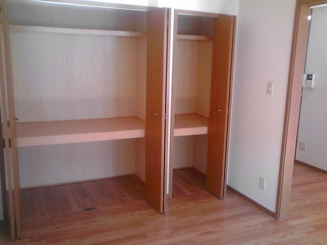 シャトレ小竹　Ⅰの収納|こまごまとしたものを収納できそうですね