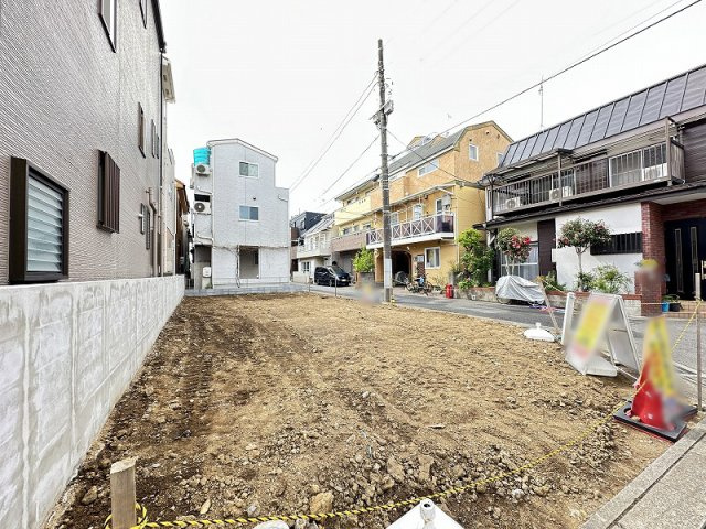 【外観】 | 富士見市水谷東2丁目　建築条件無売地　全1区画　(丸井志木店) | 現地（2026年4月）撮影／東北角地ならではの開放感と陽当たりが魅力の立地