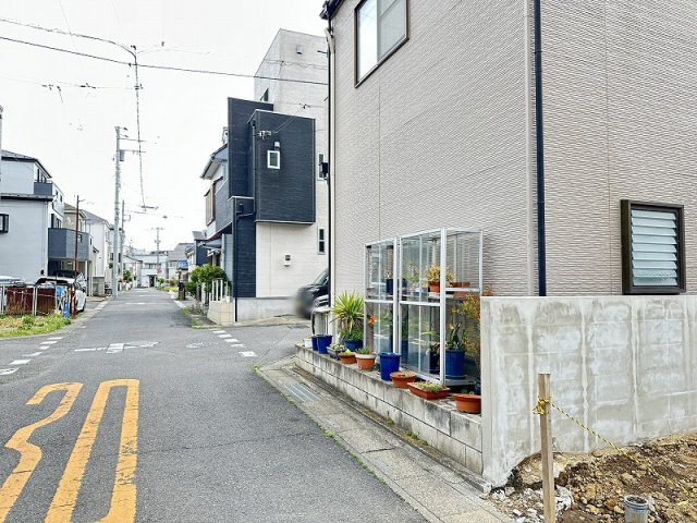 【前面道路含む現地写真】 | 富士見市水谷東2丁目　建築条件無売地　全1区画　(丸井志木店) | 現地（2026年4月）撮影／生活施設が身近に揃い、日々の暮らしも快適