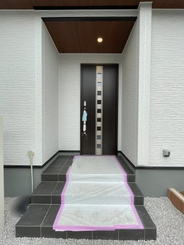 新築戸建・新築建売　太田市第2鳥山中町　鳥之郷小学校・西中学校の玄関