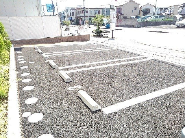 ロイヤル　スリーの駐車場|駐車場