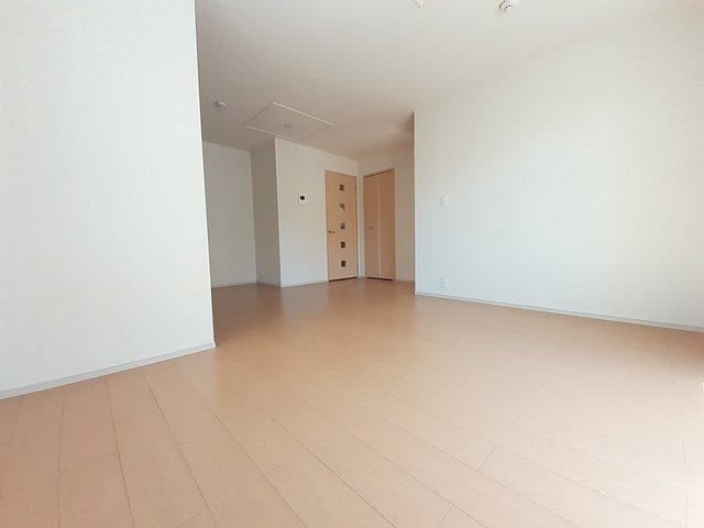 【居間・リビング】 | ピアチェーヴォレⅡ | ゆったりとしたリビングです