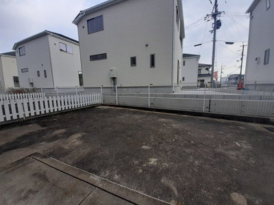 【庭】 | ドミールＶ | たまにはお庭で休日を過ごしてみるのもよいかもしれません