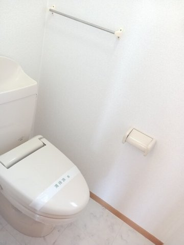 アカシア　Βのトイレ|落ち着いた色調のトイレです
