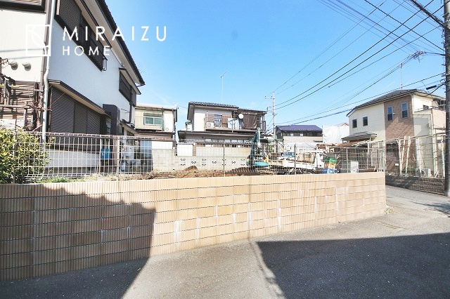 【前面道路含む現地写真】 | 日当たりの良いお家は嬉しいですよね。それぞれ価値観が分かれる箇所です、実際に内覧して日当たりの心地よさをご体感下さいね♪