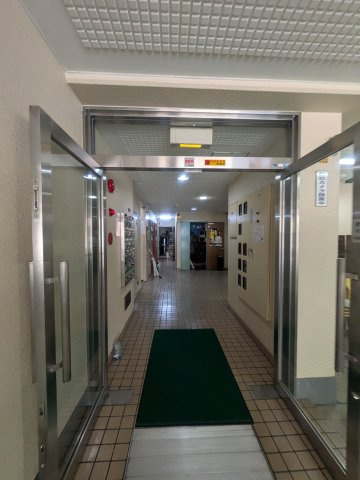 駅東レジデンスのエントランス