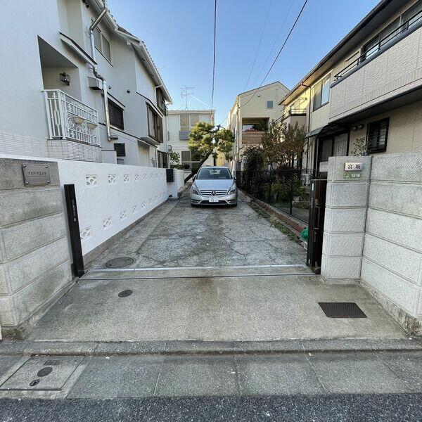 アビテ学芸大学の駐車場