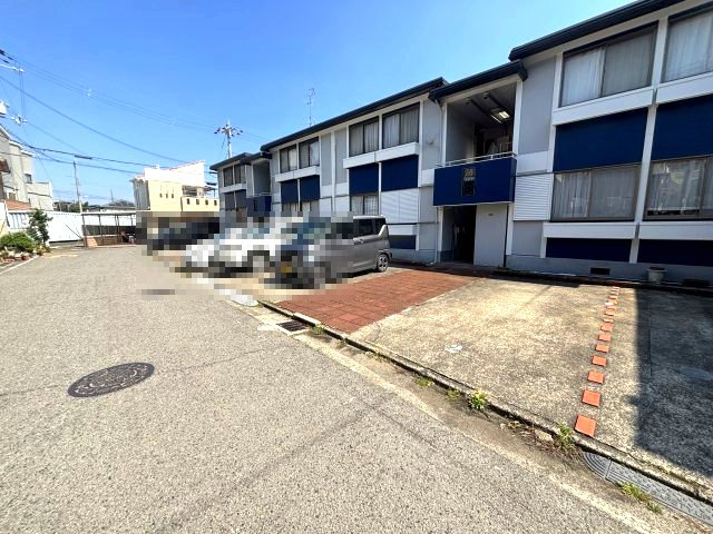 アーバンハイツ錦の駐車場