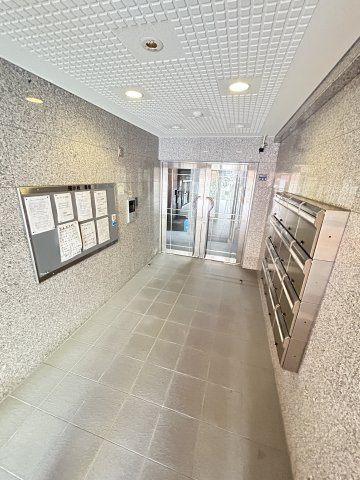 金栄ビル東館のエントランス