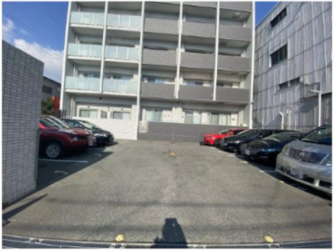 アジュール水堂の駐車場
