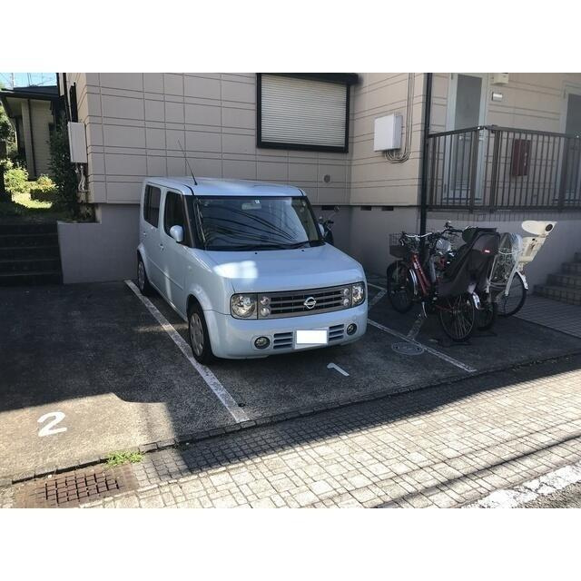 リリーベールの駐車場