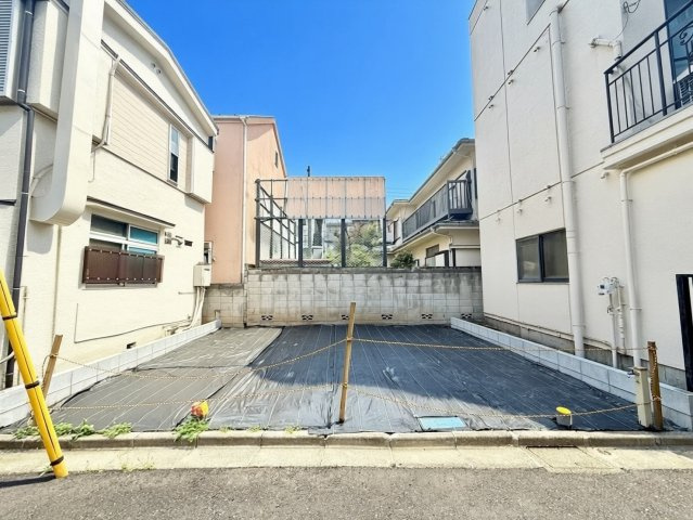 豊島区高田1丁目　建築条件無し売地の外観|2026.04.06撮影

現地ご見学希望・資料請求などお気軽にお問い合わせ下さい！
03-5990-5201