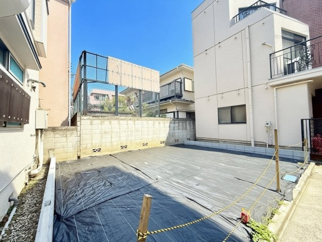 豊島区高田1丁目　建築条件無し売地の外観|2026.04.06撮影

現地ご見学希望・資料請求などお気軽にお問い合わせ下さい！
03-5990-5201