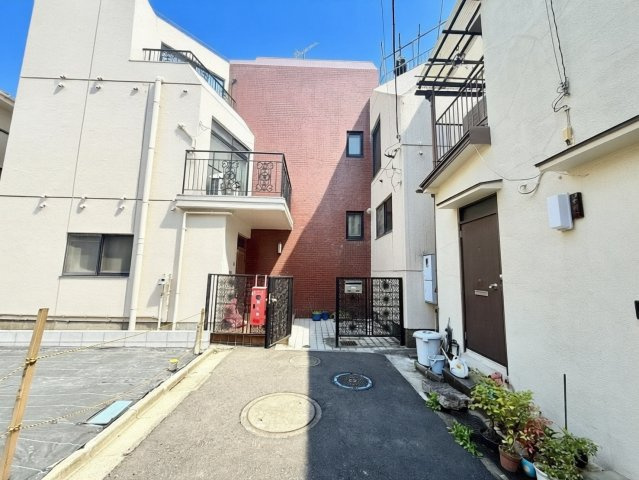 豊島区高田1丁目　建築条件無し売地の前面道路含む現地写真|2026.04.06撮影

現地ご見学希望・資料請求などお気軽にお問い合わせ下さい！
03-5990-5201