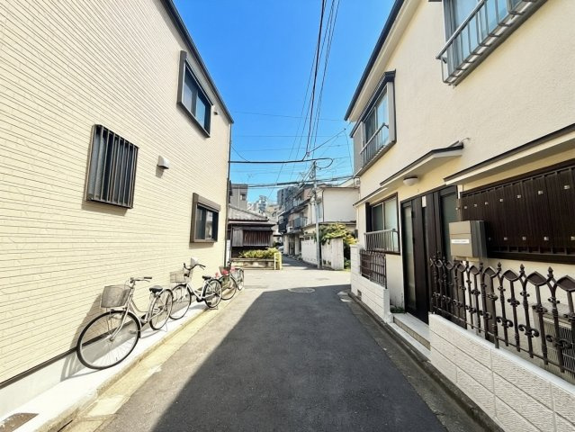 豊島区高田1丁目　建築条件無し売地の前面道路含む現地写真|2026.04.06撮影

現地ご見学希望・資料請求などお気軽にお問い合わせ下さい！
03-5990-5201