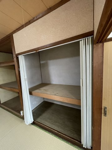 御崎町２丁目貸家の収納