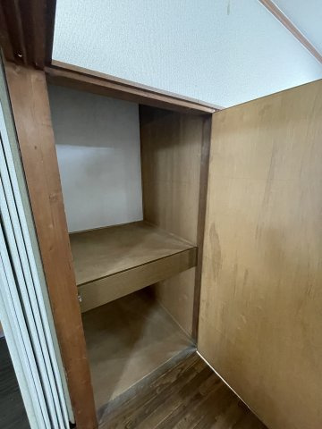 御崎町２丁目貸家の収納