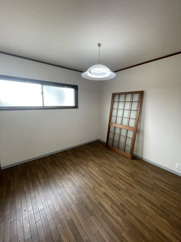 御崎町２丁目貸家の居間・リビング