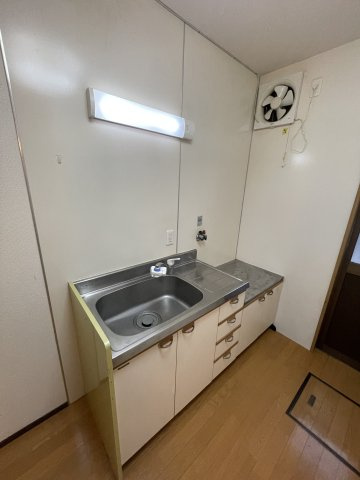御崎町２丁目貸家のキッチン