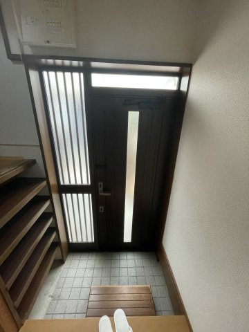 御崎町２丁目貸家の玄関