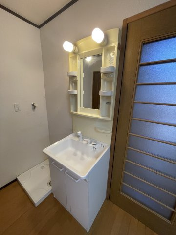 御崎町２丁目貸家の洗面所