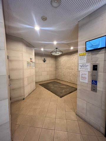 サムティ大阪WESTグランジールのロビー|落ち着いたロビーです