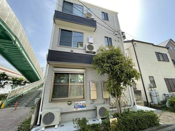 グランツハイム青井のエントランス