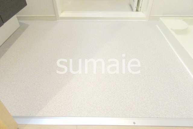 グランドアプティーの居間・リビング|脱衣スペースです☆