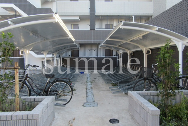 グランドアプティーのその他共用部分|敷地内に屋根付き駐輪場あります♪