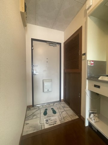 ピーチマンションの玄関