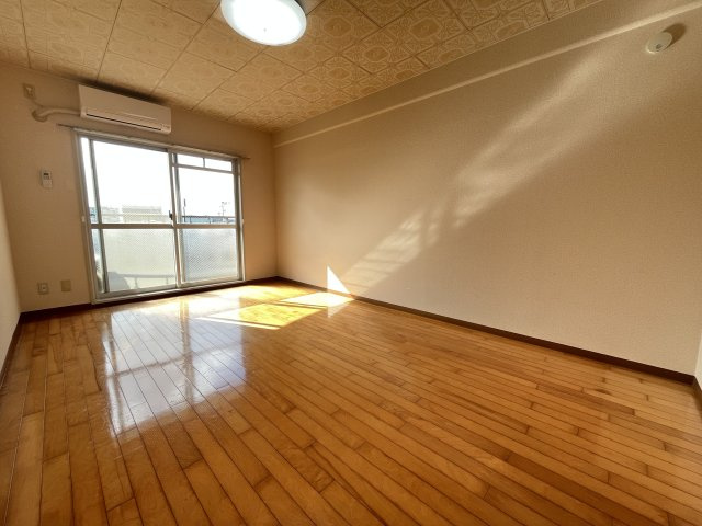 ピーチマンションの居間・リビング