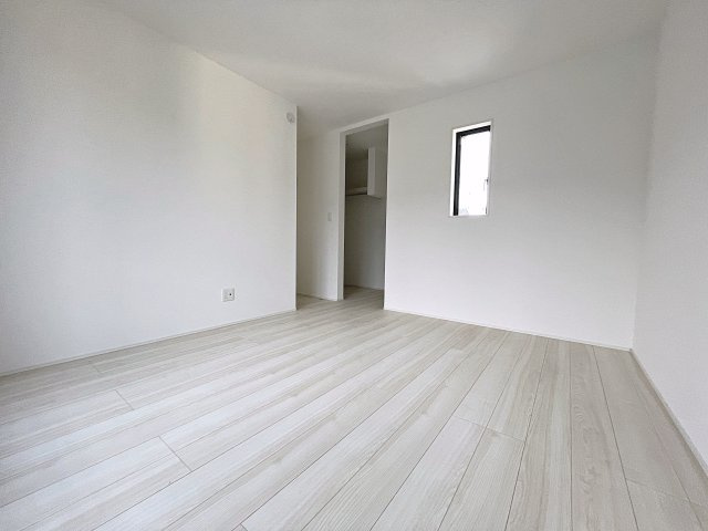 新築戸建・新築建売　郡山市安積町長久保三丁目　安積第三小・安積第二中の洋室|7.5帖の洋室はWIC収納付きでお荷物が多くても安心です！