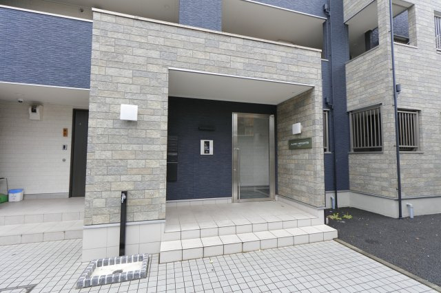 アジロハイツのエントランス