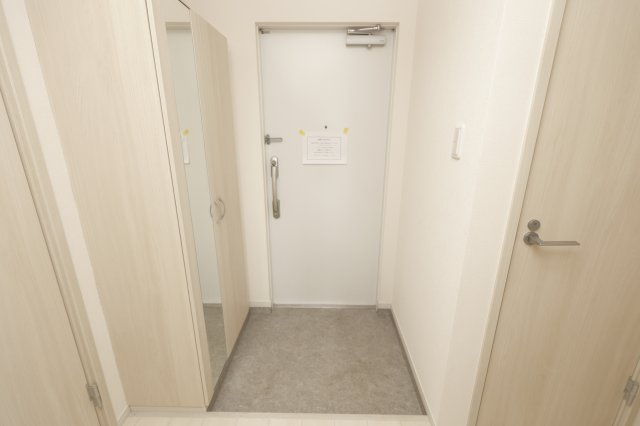 アジロハイツの玄関