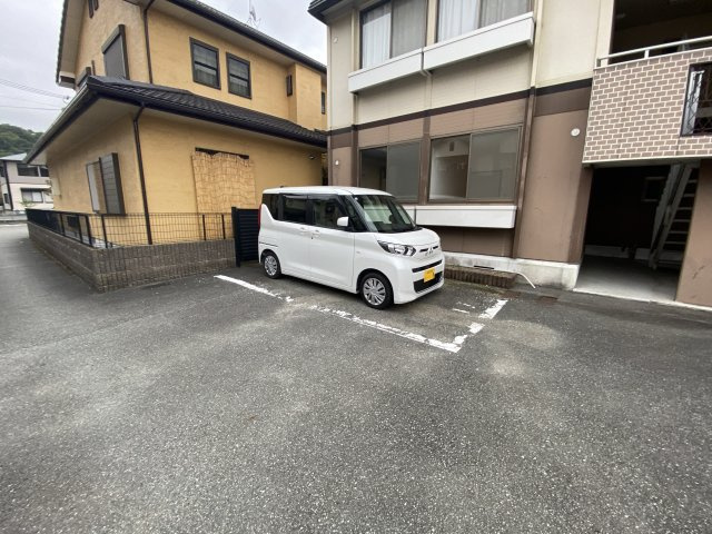 黒岩ハイツの駐車場
