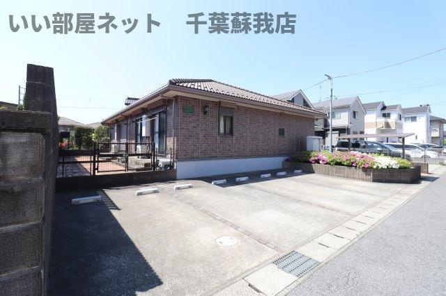さくらコートの駐車場|駐車場があるので、車を買う予定の方も安心です