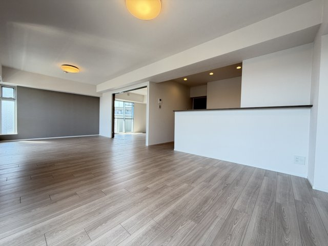 ファミールハイツ城東A棟の居間・リビング